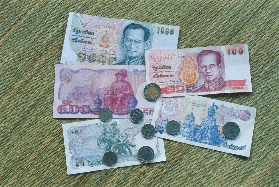 V Thajsku si dejte pozor na pusu a oblečení. V zemi je přísně zakázáno urážet krále a nelegální je i stoupnutí na bankovku nebo minci s vyobrazením panovníka.