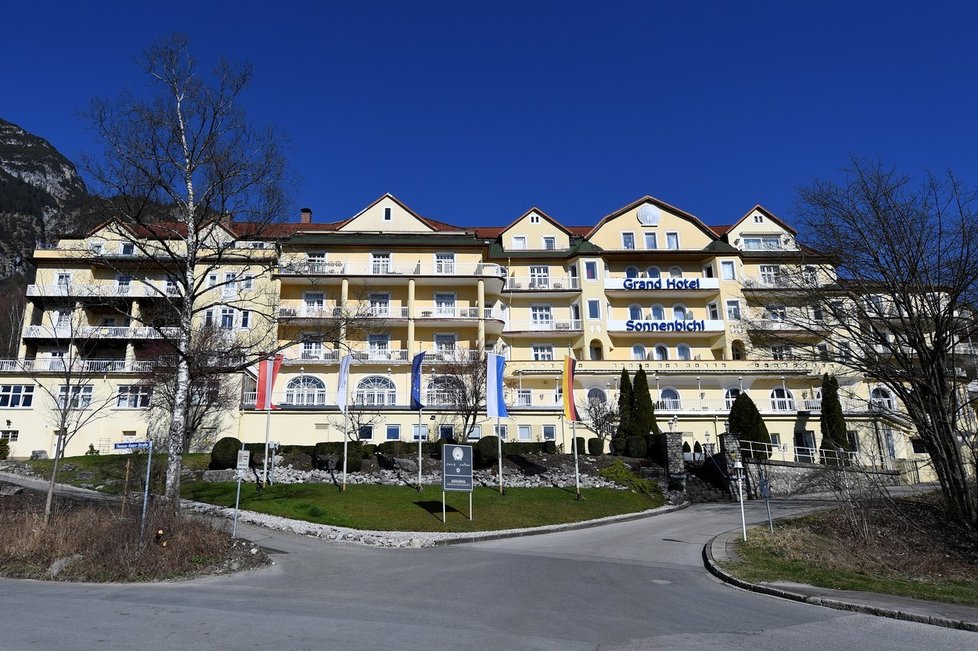 Grand Hotel Sonnenbichl, ve kterém se Ráma X. ubytoval i s celým harémem.