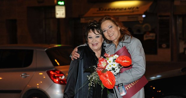 Simona s maminkou Jiřinou Bohdalovou, která letos oslavila osmdesáté narozeniny