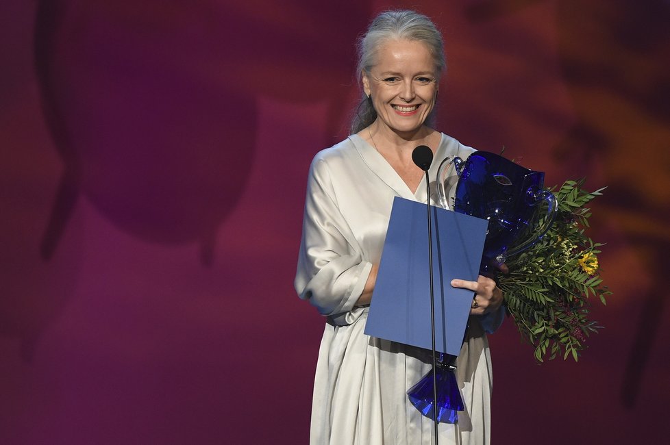 Cenu Thálie za nejlepší ženský výkon v kategorii činohra získala Lucie Trmíková za roli Anny v inscenaci Soukromé rozhovory autora Ingmara Bergmana