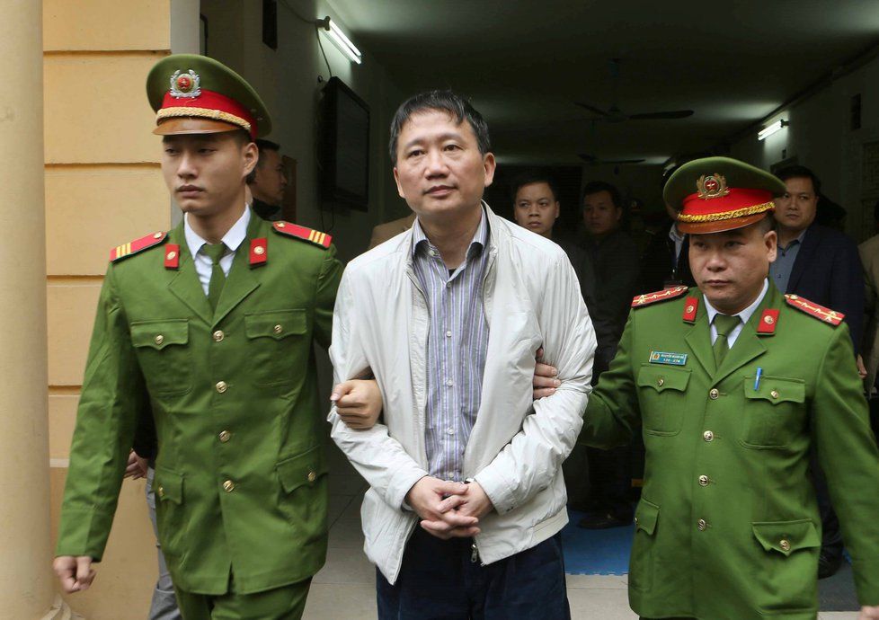 Někdejší vietnamský poslanec a manažer státní ropné firmy PetroVietnam Trinh Xuan Thanh dostal doživotí za zpronevěru.