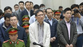Někdejší vietnamský poslanec a manažer státní ropné firmy PetroVietnam Trinh Xuan Thanh dostal doživotí za zpronevěru.