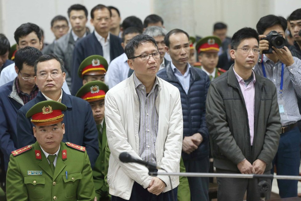 Někdejší vietnamský poslanec a manažer státní ropné firmy PetroVietnam Trinh Xuan Thanh dostal doživotí za zpronevěru.