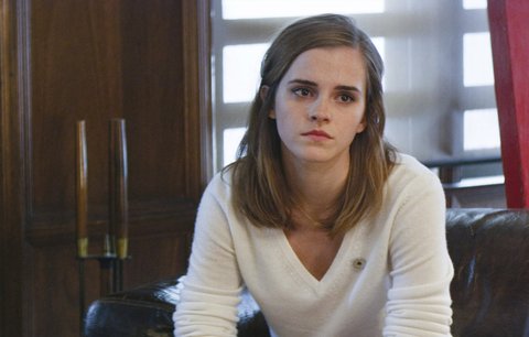 Emma Watson prožívá noční můru, je totálně pod kontrolou Toma Hankse