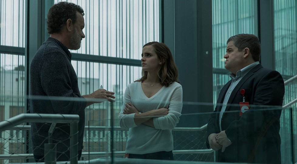 Emma Watson se v novém sci-fi thrilleru The Circle ocitne pod permanentním dohledem Toma Hankse a vstoupí do kruhu, z něhož možná nevede cesta ven. Film The Circle má českou premiéru 27. dubna 2017.