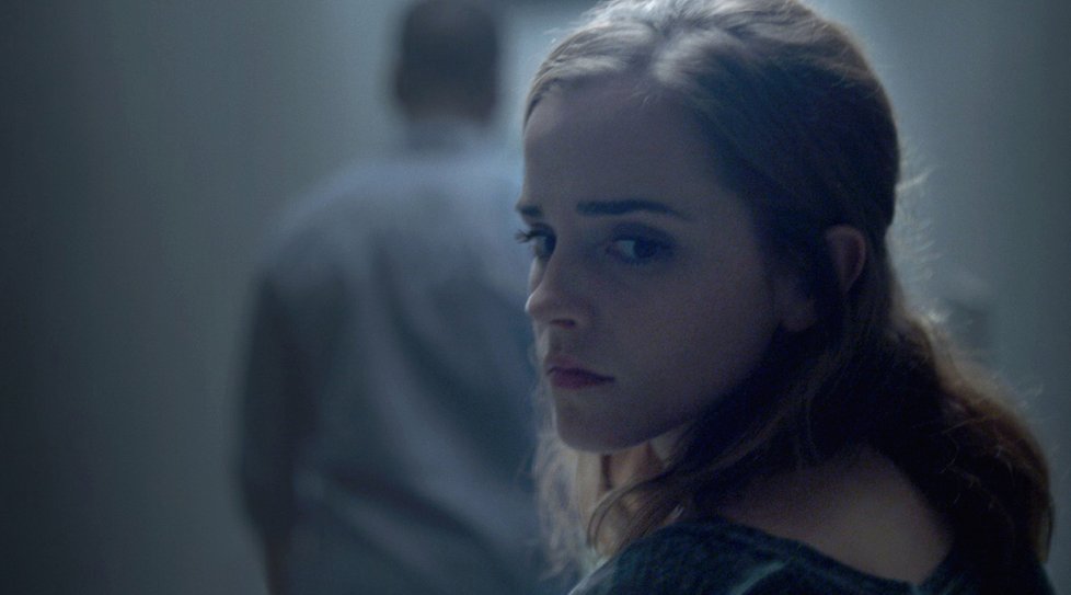 Emma Watson se v novém sci-fi thrilleru The Circle ocitne pod permanentním dohledem Toma Hankse a vstoupí do kruhu, z něhož možná nevede cesta ven. Film The Circle má českou premiéru 27. dubna 2017.