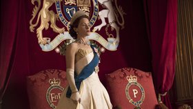 V prvních dvou řadách televizní verze The Crown přesvědčivě ztvárnili královský pár Claire Foy (34) a Matthew Robert Smith (35). Seriál pro Netflix vznikal v letech 2016 a 2017 ve Velké Británii, třetí řada se připravuje v průběhu roku 2018.