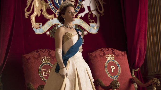 V prvních dvou řadách televizní verze The Crown  ztvárnili královský pár Claire Foyová a Matthew Robert Smith.