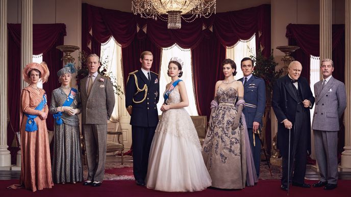 V prvních dvou řadách televizní verze The Crown přesvědčivě ztvárnili královský pár Claire Foy (34) a Matthew Robert Smith (35). Seriál pro Netflix vznikal v letech 2016 a 2017 ve Velké Británii, třetí řada se připravuje v průběhu roku 2018.