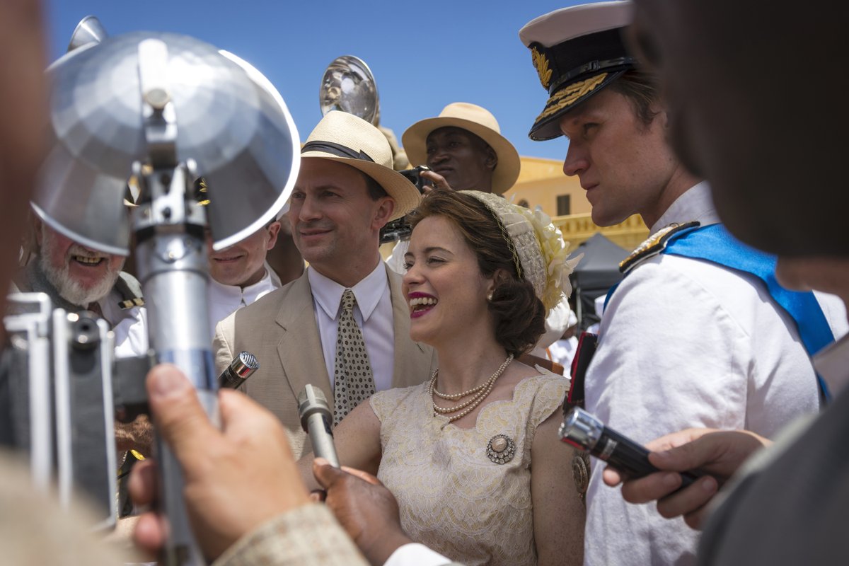 V prvních dvou řadách televizní verze The Crown přesvědčivě ztvárnili královský pár Claire Foy (34) a Matthew Robert Smith (35). Seriál pro Netflix vznikal v letech 2016 a 2017 ve Velké Británii, třetí řada se připravuje v průběhu roku 2018.