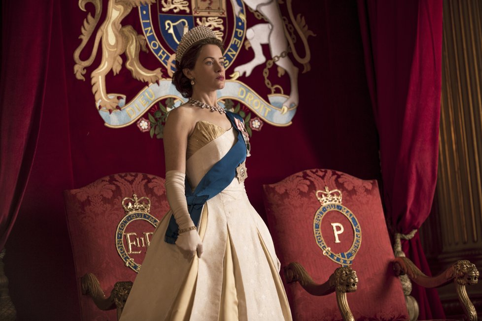 V prvních dvou řadách televizní verze The Crown přesvědčivě ztvárnili královský pár Claire Foy (34) a Matthew Robert Smith (35). Seriál pro Netflix vznikal v letech 2016 a 2017 ve Velké Británii, třetí řada se připravuje v průběhu roku 2018.