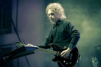 Kapela The Cure v slzách: Zemřel její kytarista a klávesista Perry Bamonte (†65)