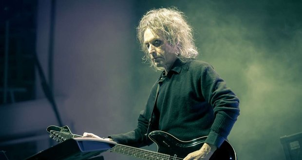 Zemřel kytarista a klávesista skupiny The Cure Perry Bamonte