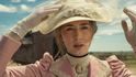 Emily Bluntová v roli anglické lady Cornelie Lockeové