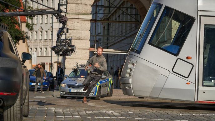 Film The Gray Man Netflix natáčel v ulicích Prahy.