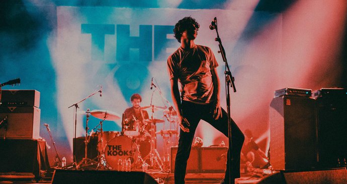 The Kooks míří do Prahy.