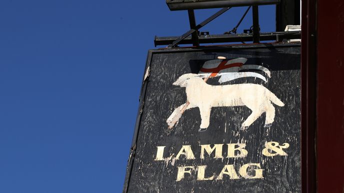 Oxfordská univerzitní hospoda The Lamb and Flag po 450 letech končí, kvůli covidu