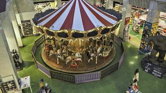 Game over. Provozovatel Hamleys a Playground pokládá byznys, dluží balík českým miliardářům Game over. Provozovatel Hamleys a Playground pokládá byznys, dluží balík českým miliardářům