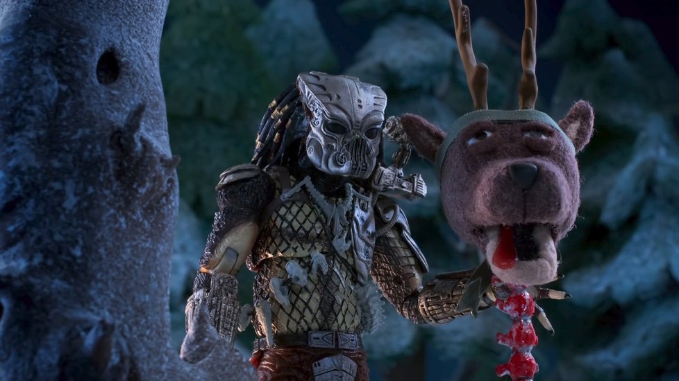 Vánoční popkulturní kraťas The Predator Holiday Special.