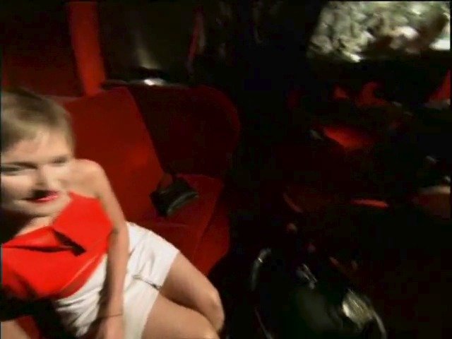 Záběry z kontroverzního videoklipu Smack My Bitch Up od The Prodigy.