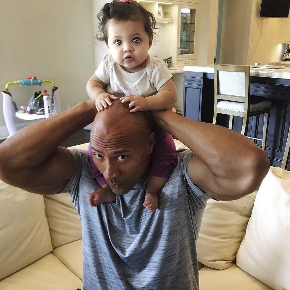 Dwayne Johnson (The Rock) s dcerou