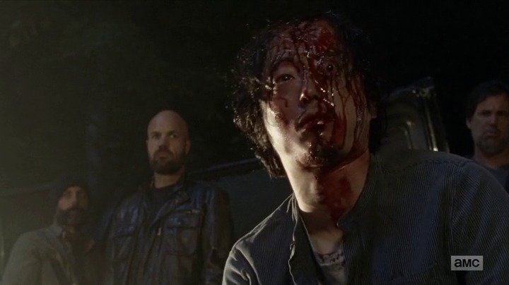 Glenn při smrti trpěl. Negan mu vyrazil oko.