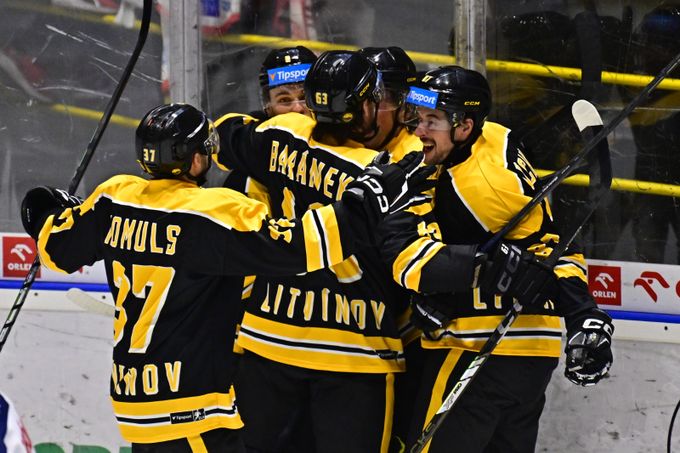 ONLINE: Litvínov zaskočil Pardubice, trefil se Pištěk. Mistr vyzve lídra tabulky ONLINE: Litvínov zaskočil Pardubice, trefil se Pištěk. Mistr vyzve lídra tabulky