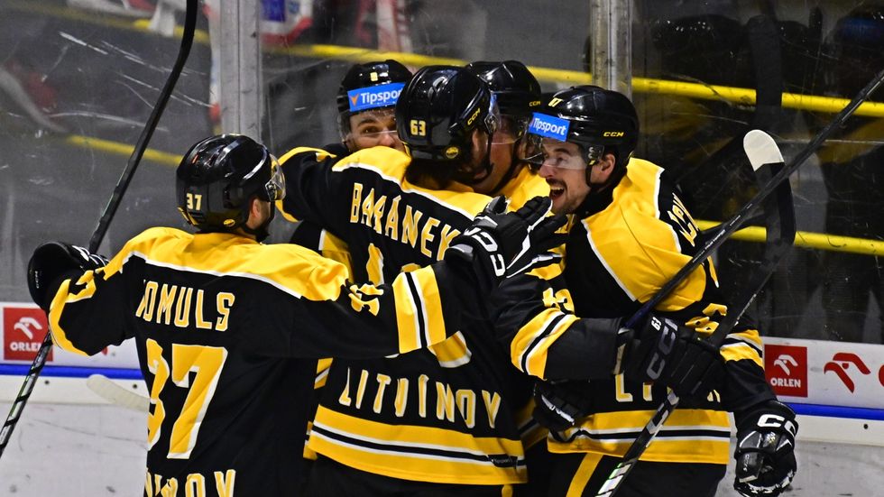 Litvínovští slaví gól Theodora Pištěka