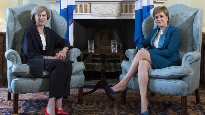 Theresa May a Nicola Sturgeon