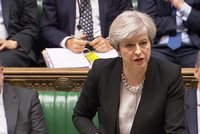Parlament vyslyšel Mayovou. Británii čekají předčasné „brexitové“ volby