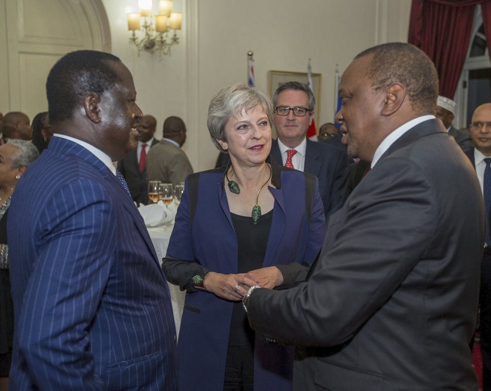 Britská premiérka Theresa Mayová během návštěvy Keni jednala s prezidentem Uhuru Kenyattou.