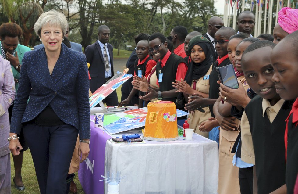 Britská premiérka Theresa Mayová během návštěvy Keni.