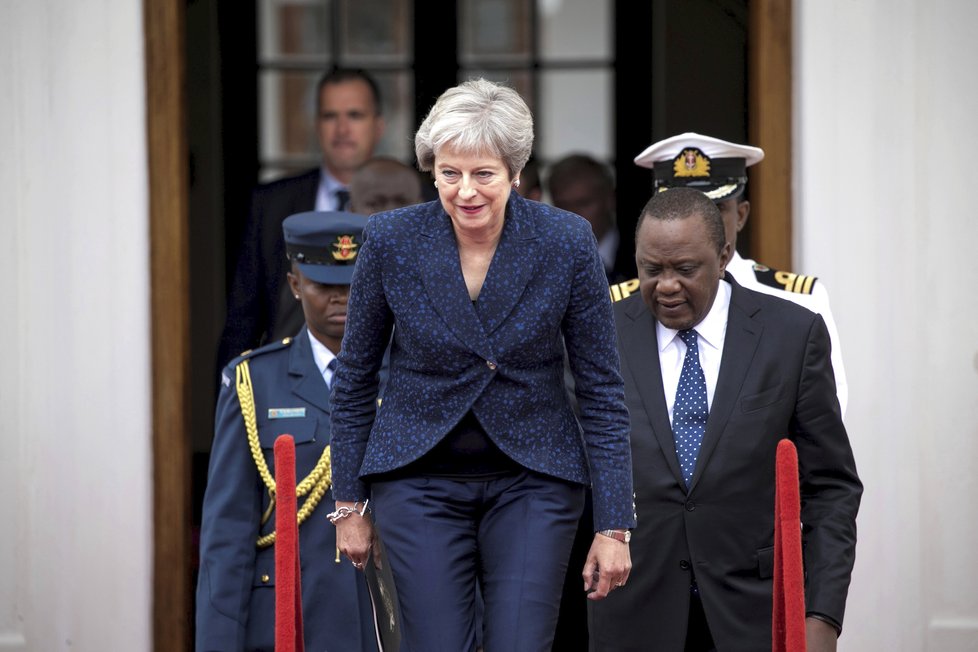 Britská premiérka Theresa Mayová během návštěvy Keni jednala s prezidentem Uhuru Kenyattou.