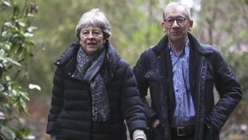 Britská premiérka Theresa Mayová s manželem Philipem
