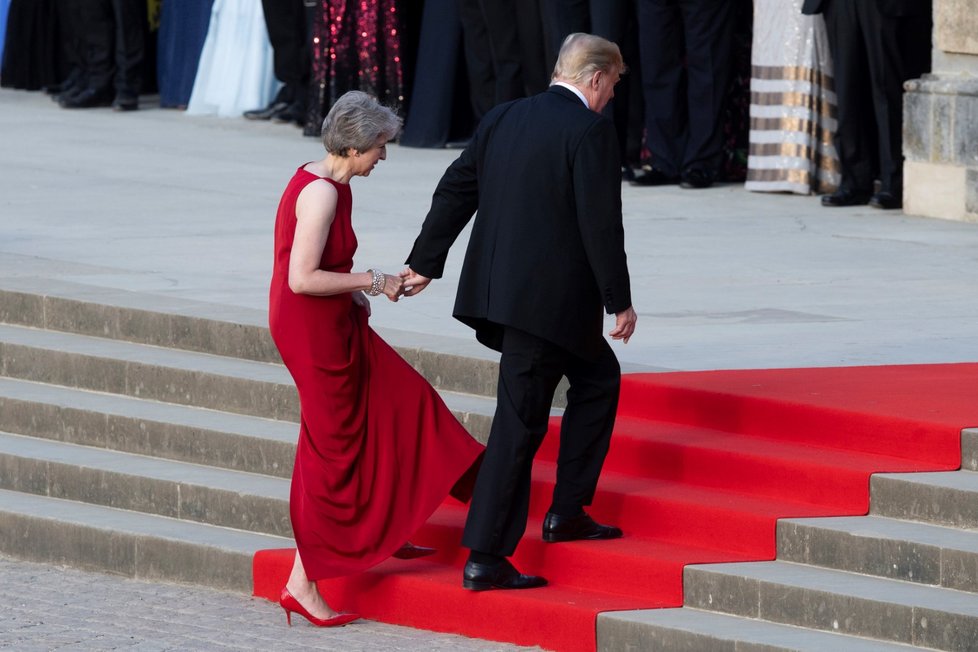 Donald Trump a Melania Trumpová na návštěvě Velké Británie. Setkali se s premiérkou Theresou Mayovou a jejím manželem Philipem 12.7. 2018