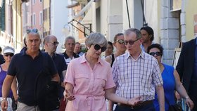 Theresa Mayová a její manžel Philip svou dovolenou strávili v oblíbené turistické destinaci, italském městě Desenzano del Garda.