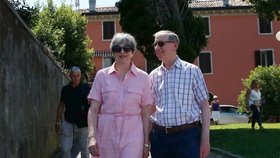 Theresa Mayová a její manžel Philip svou dovolenou strávili v oblíbené turistické destinaci, italském městě Desenzano del Garda.