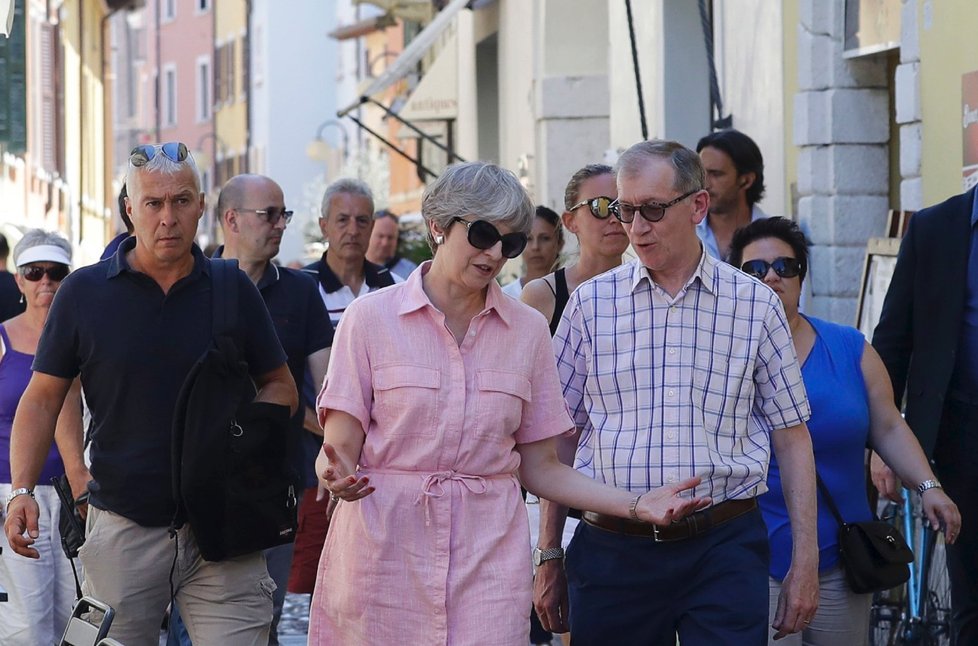 Theresa Mayová a její manžel Philip svou dovolenou strávili v oblíbené turistické destinaci, italském městě Desenzano del Garda.