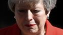 Slzy a silné dojetí britské premiérky. Mayová emotivně oznámila rezignaci