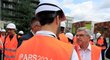 Prezident MOV Thomas Bach na prohlídce olympijské vesnice u Paříže, rok před začátkem Her