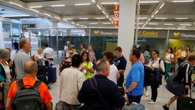 Krach cestovní kanceláře Thomas Cook zasáhl i turisty na letišti ve španělské Mallorce