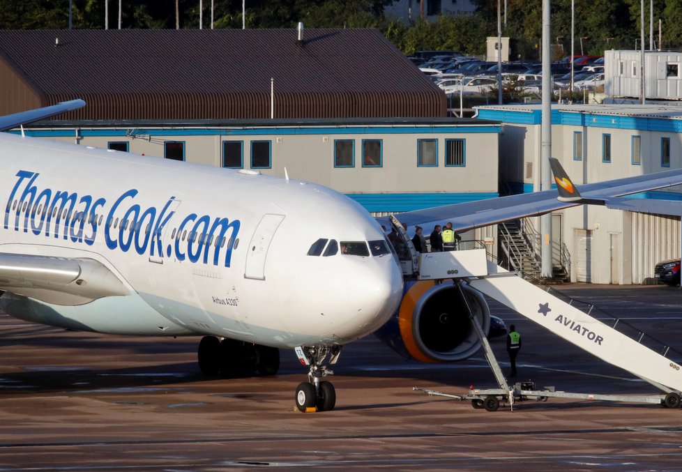 Krach cestovní kanceláře Thomas Cook zasáhl i turisty na letišti ve španělské Mallorce