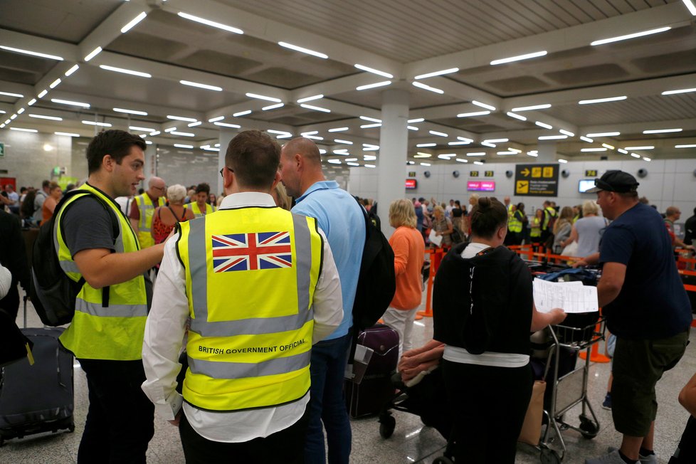Krach cestovní kanceláře Thomas Cook zasáhl i turisty na letišti ve španělské Mallorce.