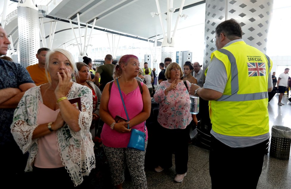 Klienti zkrachovalé cestovní kanceláře Thomas Cook v Tunisku. (23.9.2019)