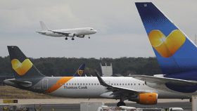 Cestovní kancelář Thomas Cook zkrachovala. Působí potíže hned několika státům a několika pracovním odvětvím.