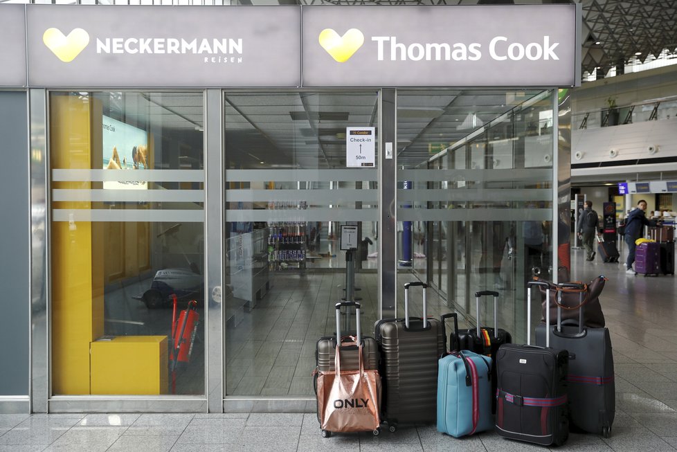 Krach CK Thomas Cook způsobil mnoha turistům problémy.