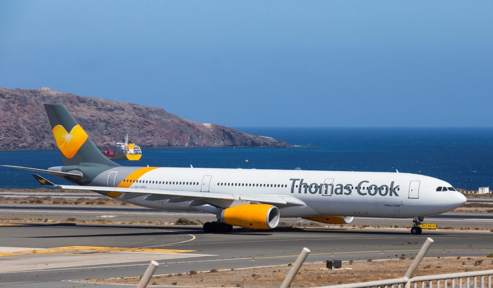 Letadlo společnosti Thomas Cook na Kanárských ostrovech