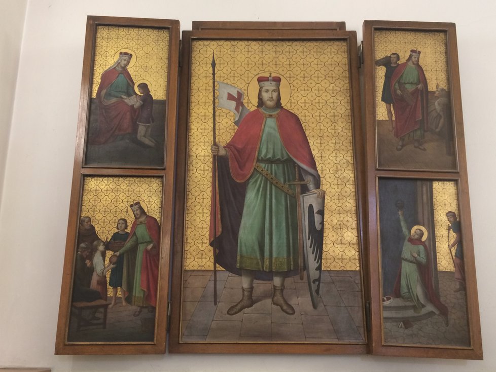 Patrně nejvzácnějším artefaktem celé kaple je původní oltář sv. Václava, který byl využíván v zákopech během první světové války.