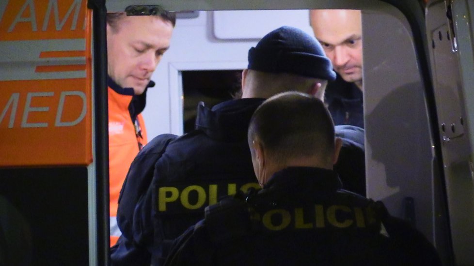 Po nemocnici v Krči se pohyboval ozbrojený pacient, policisté ho zadrželi.