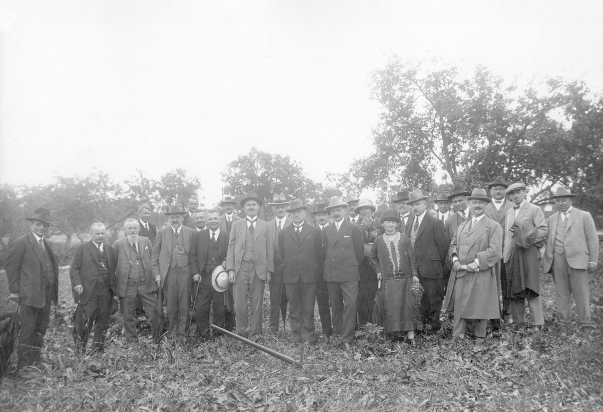 Slavnostní výkop v červenci 1926.